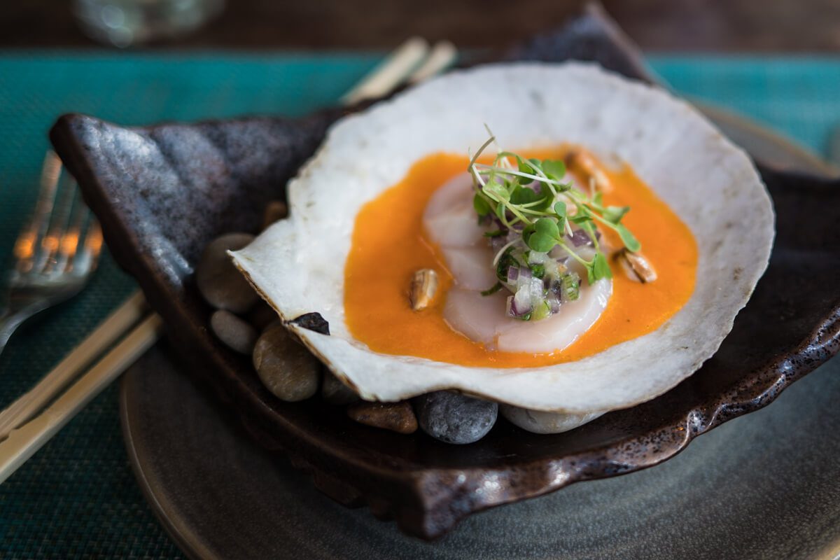 la mar Tiradito scallop