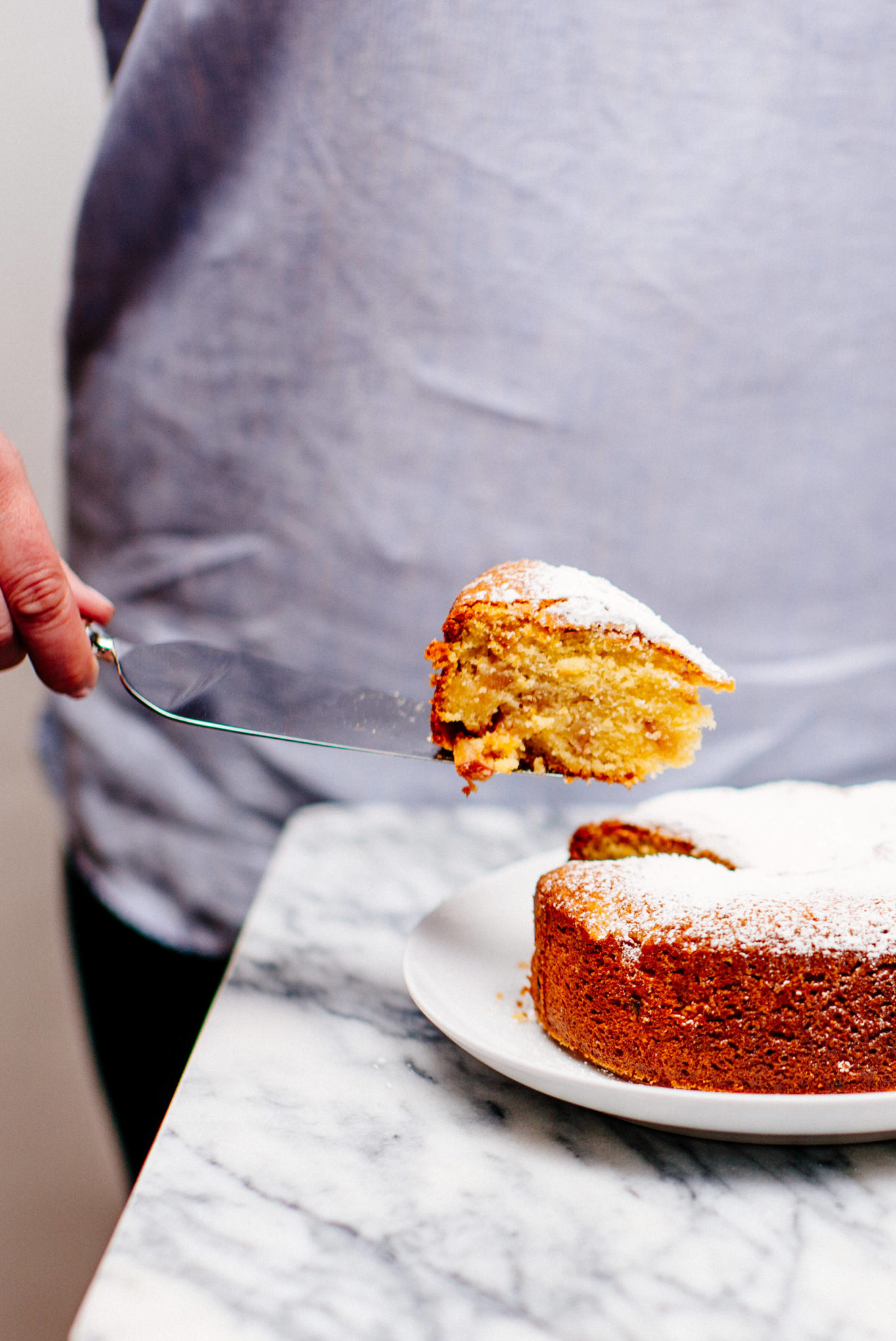 slicing the best Summer Nectarine tea cake.