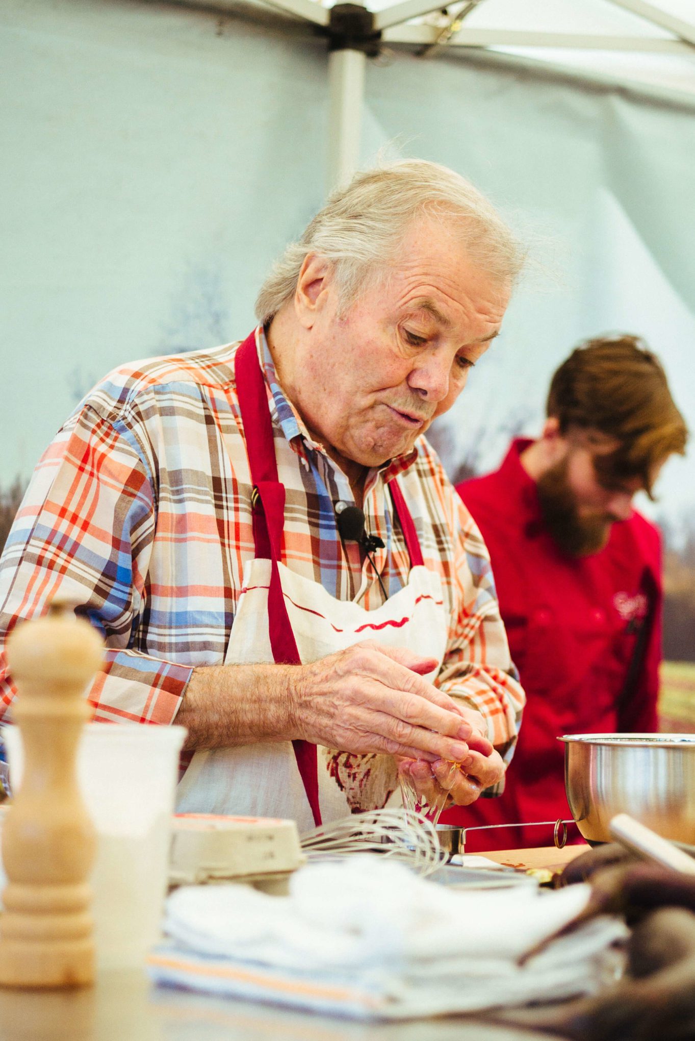 The Taste Edit watches Chef Jacques Pépin cracks an egg