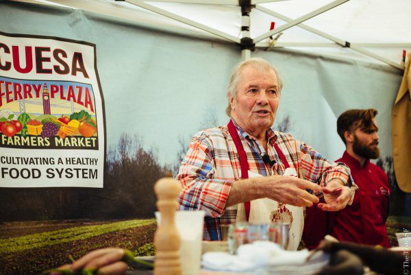 Jacques Pépin talks to the crowd in San Francisco.