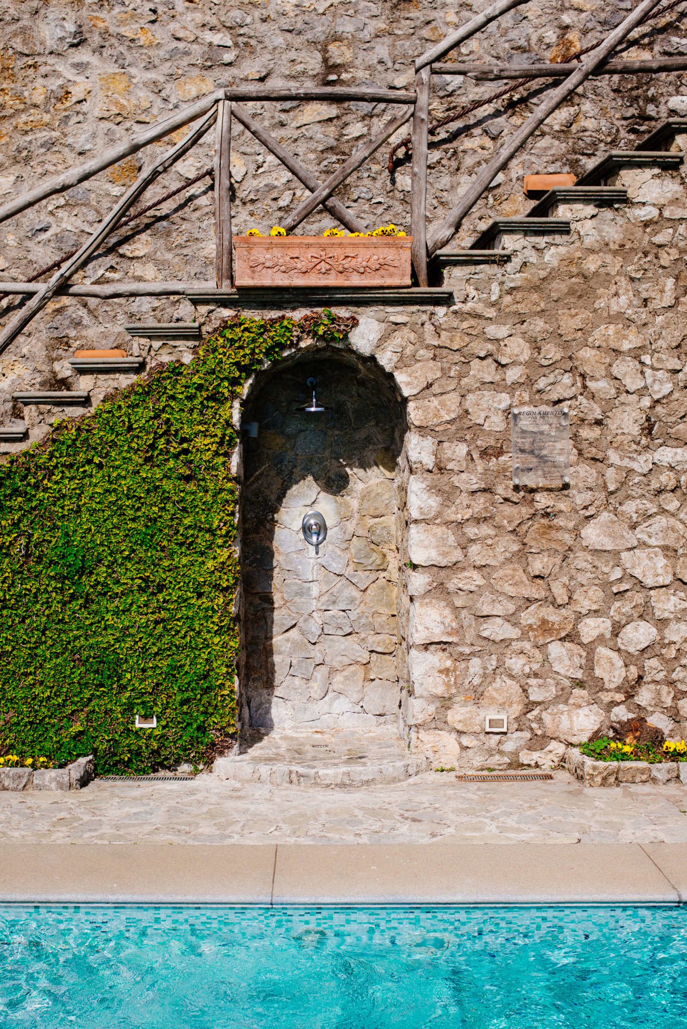 Shower at the pool of Palazzo Avino in Ravello, The Taste Edit