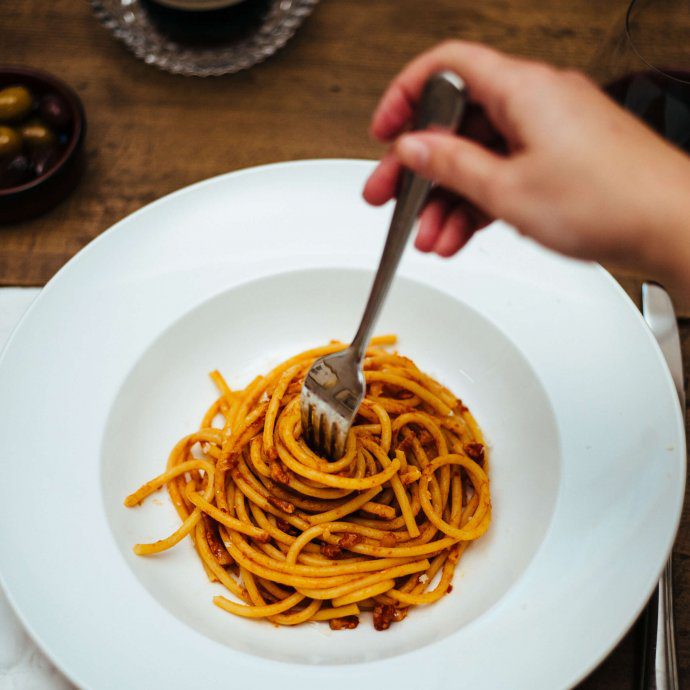 The Taste Edit twirls pasta all'amatriciana a traditional Roman pasta