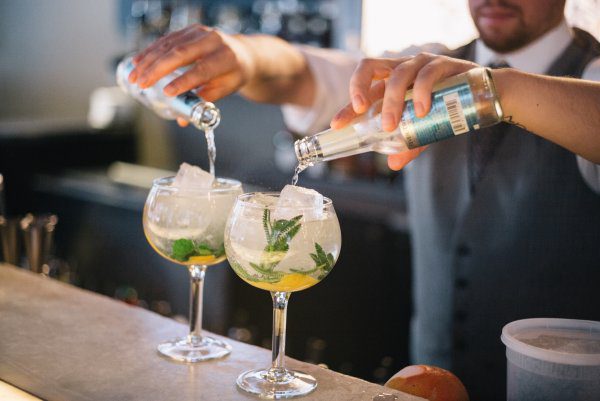 The Taste Edit at Sable Kitchen and bar Spanish-style gin and tonic in Chicago adding fever-tree tonic water