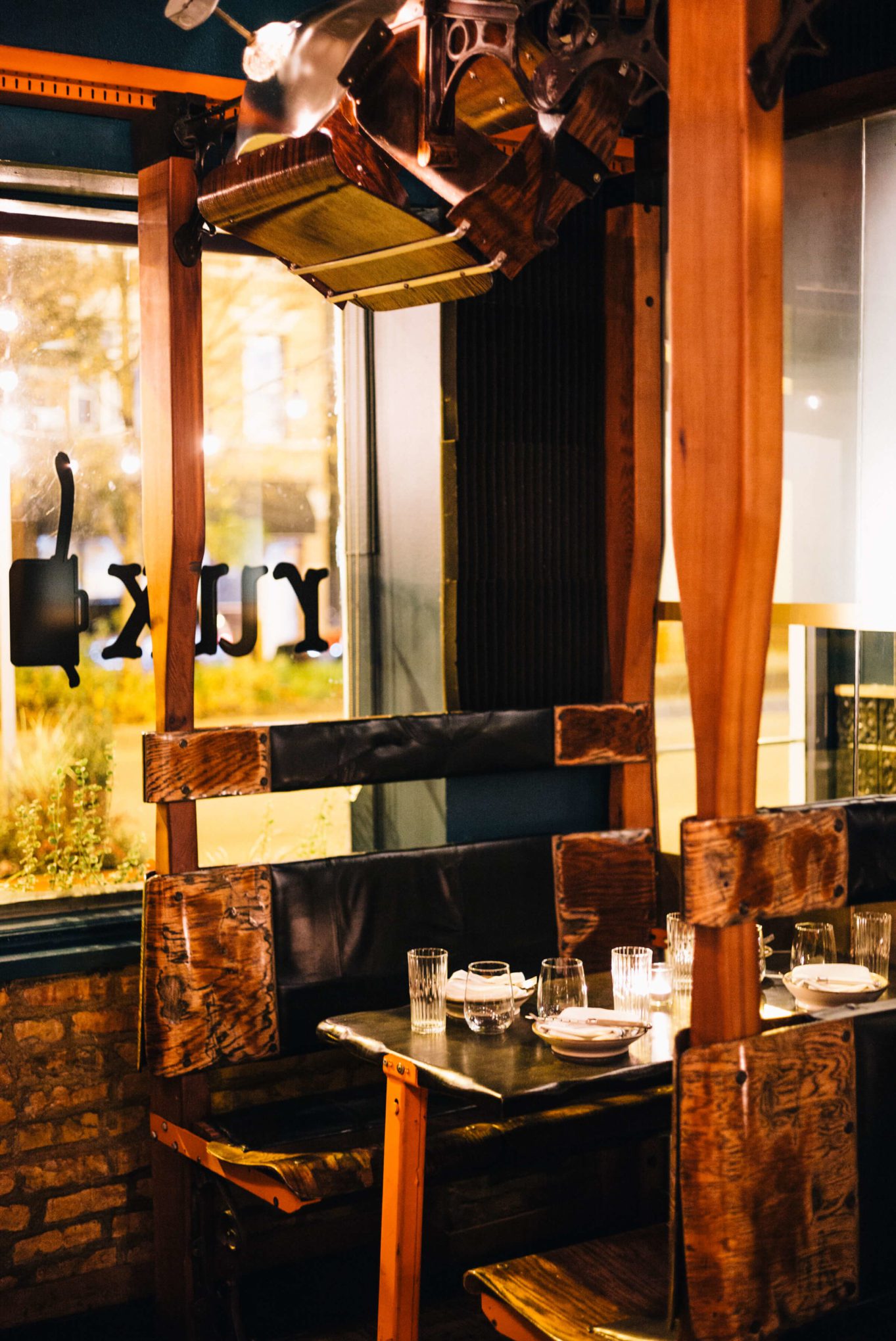 Ruxbin has fun booths that give a cozy atmosphere, The Taste Edit loves this fun chicago restaurant