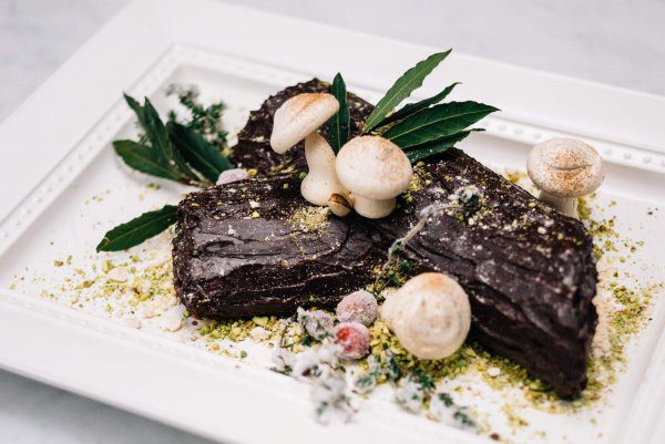 The Taste Edit makes and decorates a traditional Bouche de Noel Christmas Yule Log