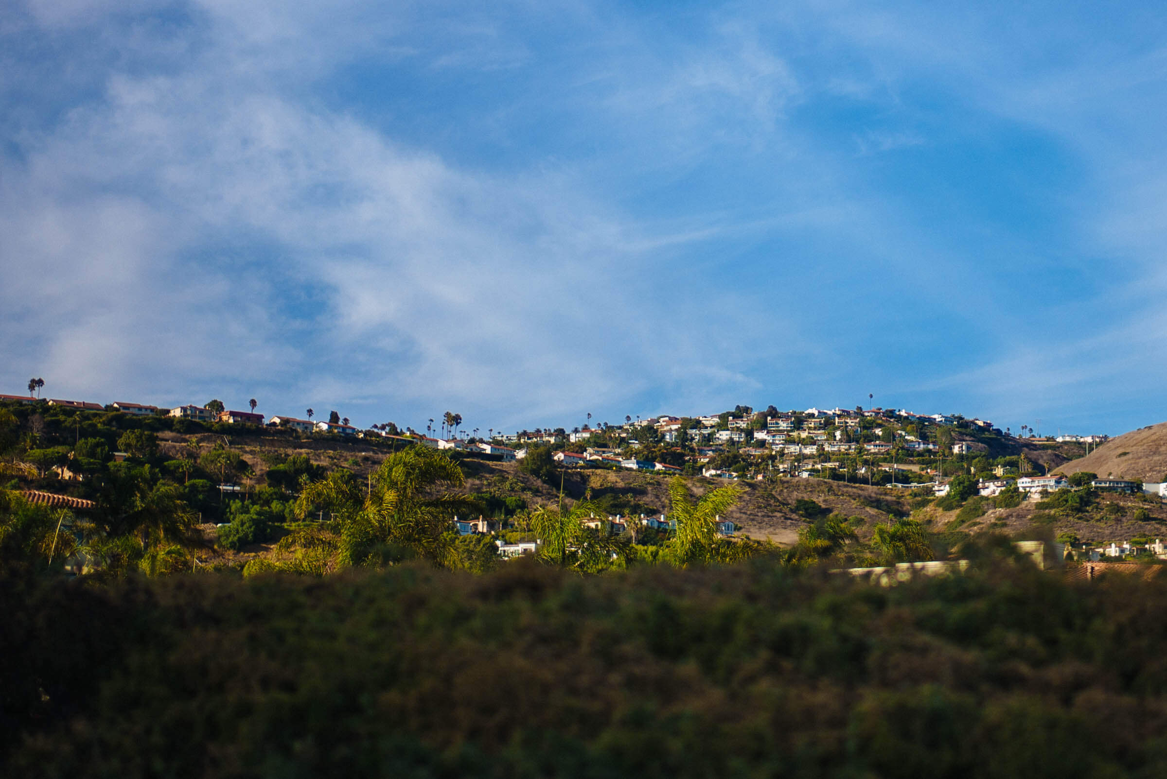 Houses clinging to the rocks in Los Palos Verdes in LA, The Taste Edit