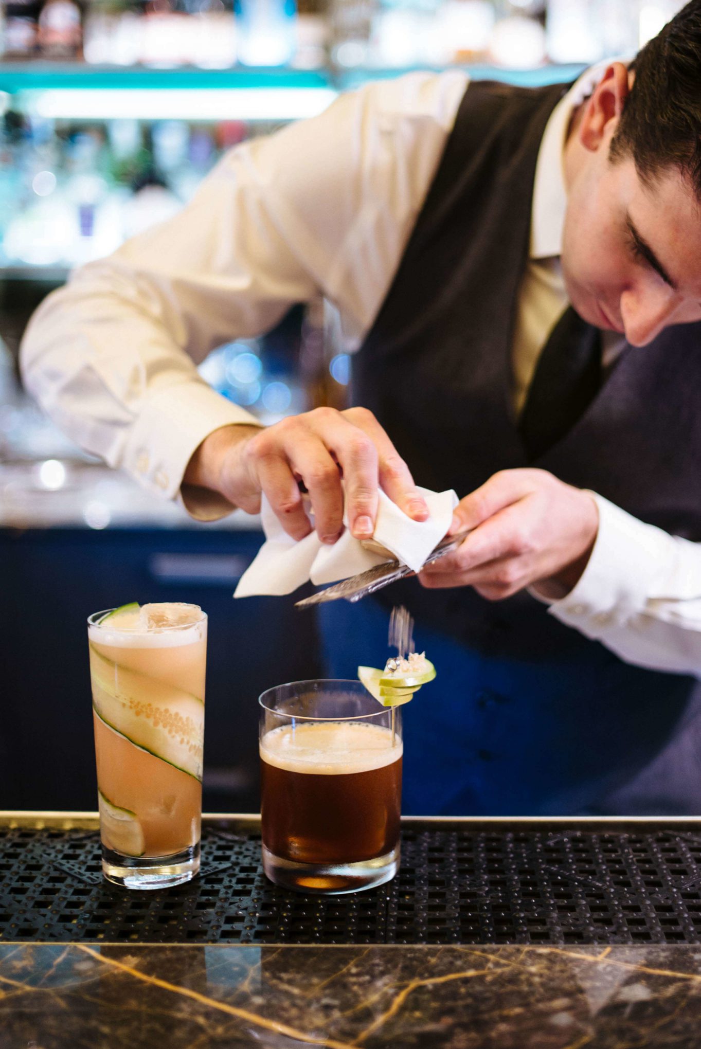 Top this apple whiskey cocktail with an apple fan and foie gras as Eleven madison Park in NYC, the taste edit
