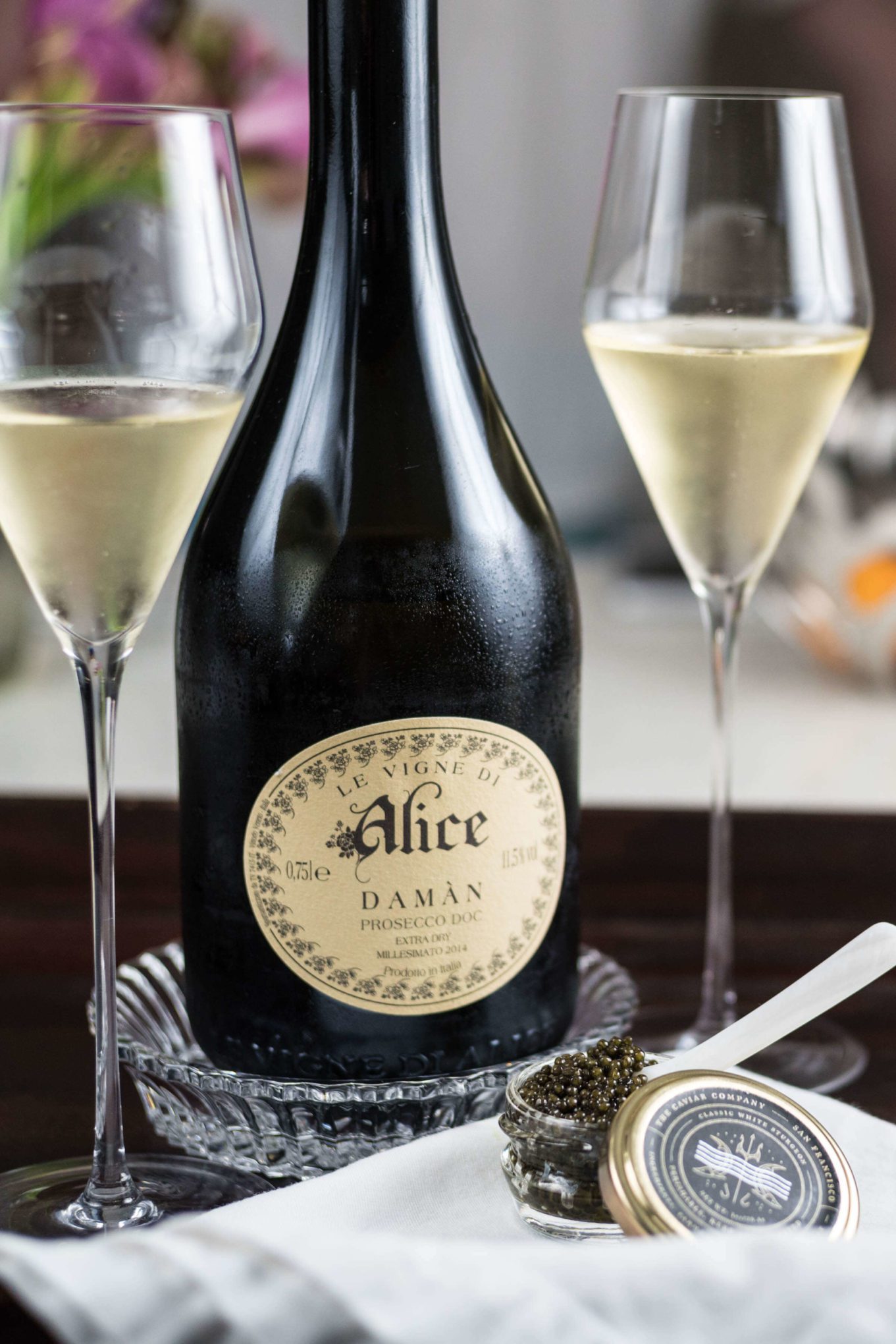 Lear about caviar and champagne with this gift