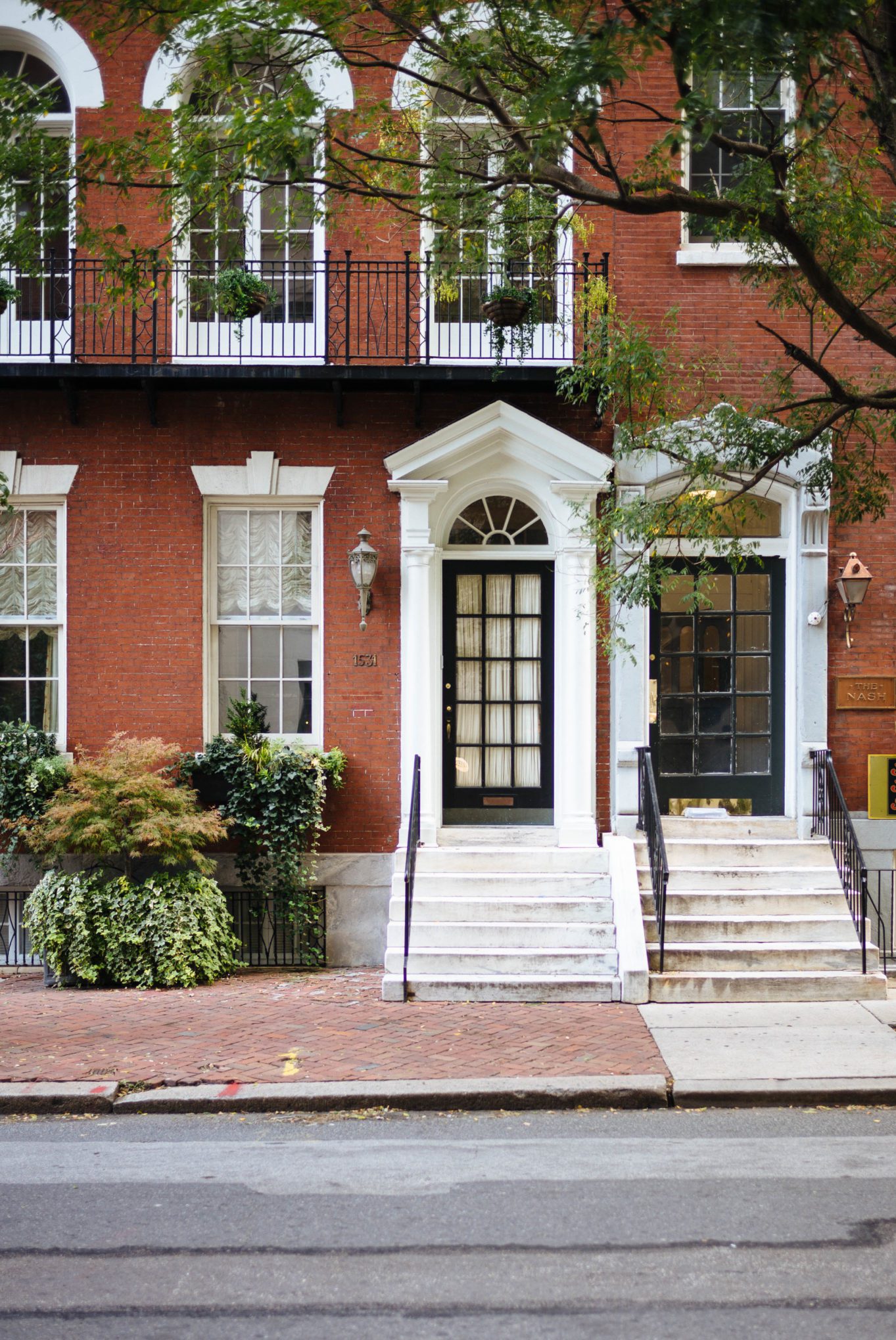 Visit Philadelphia for some of the best food and historical sites and homes. #thetasteedit #travel #philadelphia #history #doors