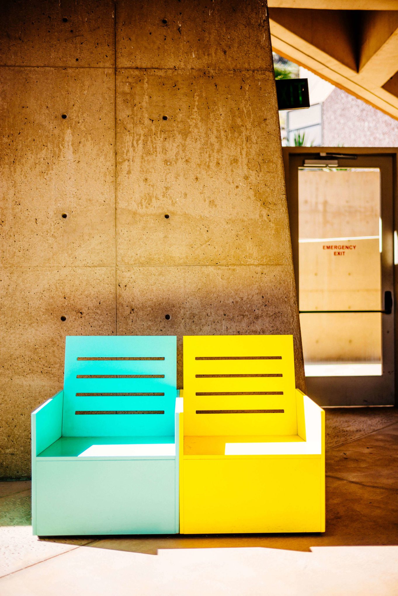 The Modern Chair” at the Palm Springs Art Museum's Architecture and Design  Center - COOL HUNTING®