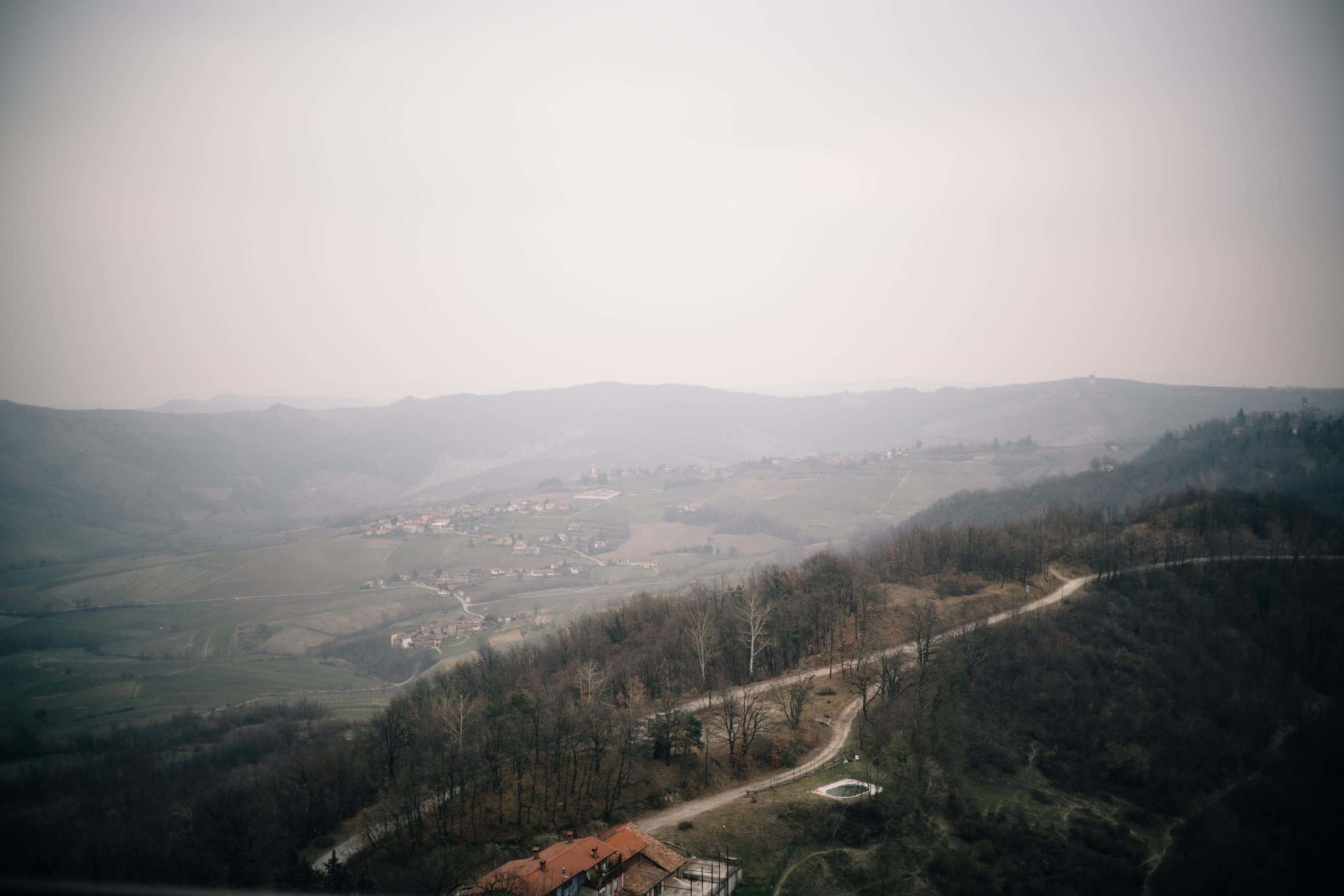 The Taste Edit, culinary photographers, recommends visiting this magical winery in northern Italy. Castello di Stefanago is near the town of Pavia in Lombardy. Winemaker and owner Giacomo Baruffaldi gives us a tour of the winery where they make Baruffaldi natural wines. The countryside in Pavia.