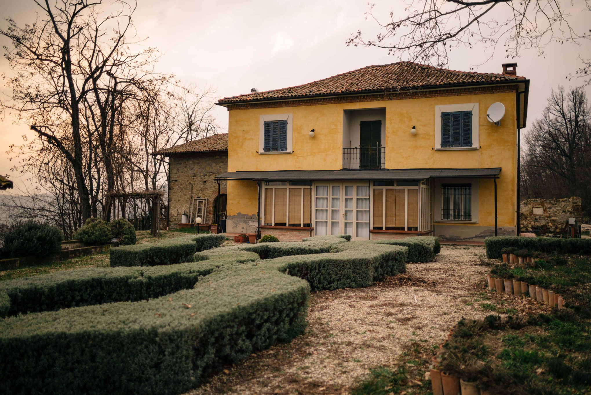 The Taste Edit, culinary photographers, recommends visiting this magical winery in northern Italy. Castello di Stefanago is near the town of Pavia in Lombardy. Winemaker and owner Giacomo Baruffaldi gives us a tour of the winery where they make Baruffaldi natural wines. Antonio Baruffaldi’s home and gardens.