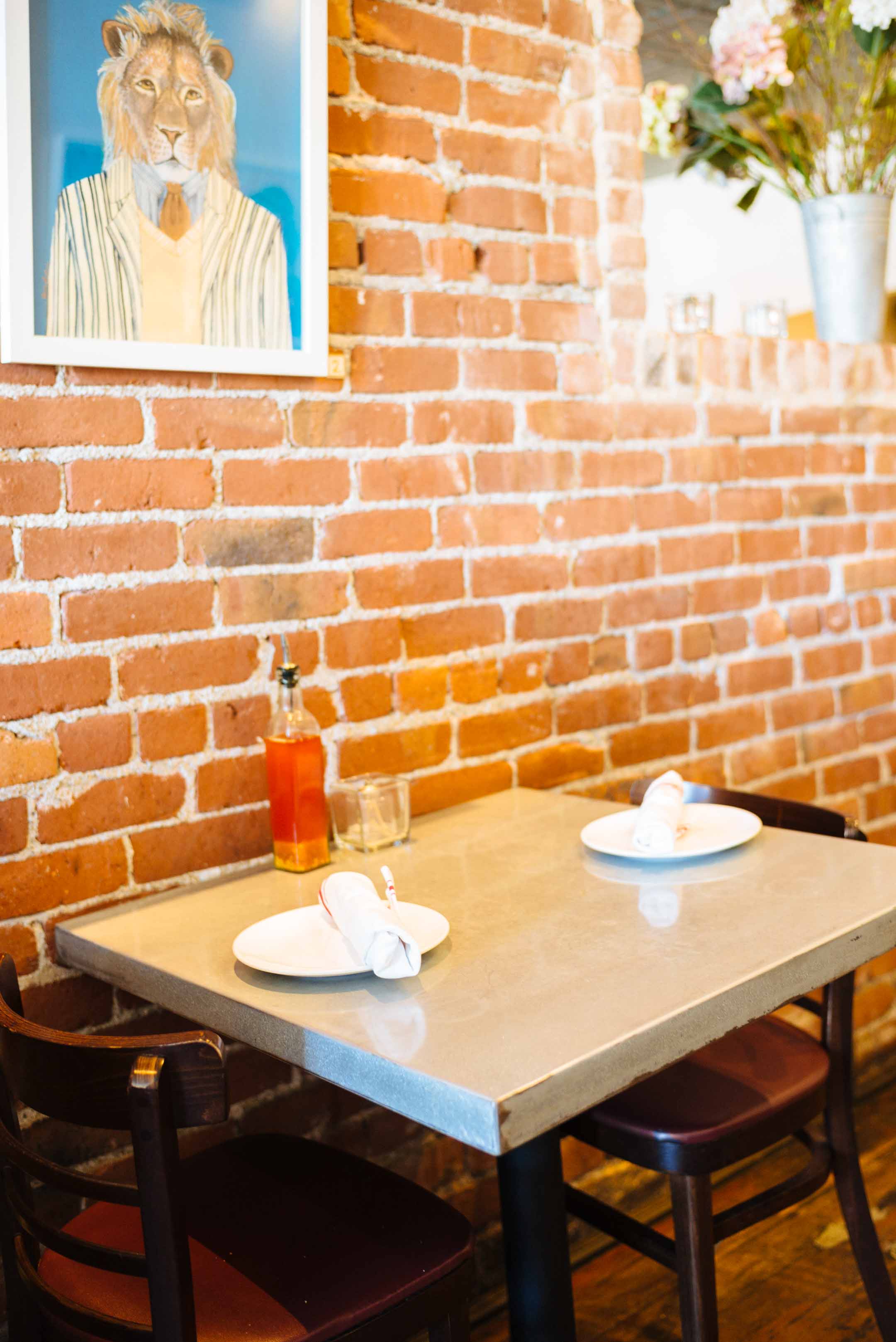 The Taste Edit loves the art and brick walls at Diavola Pizzeria. You'll find fantastic pizza and a killer wine list here in Sonoma, just north of Healdsburg.