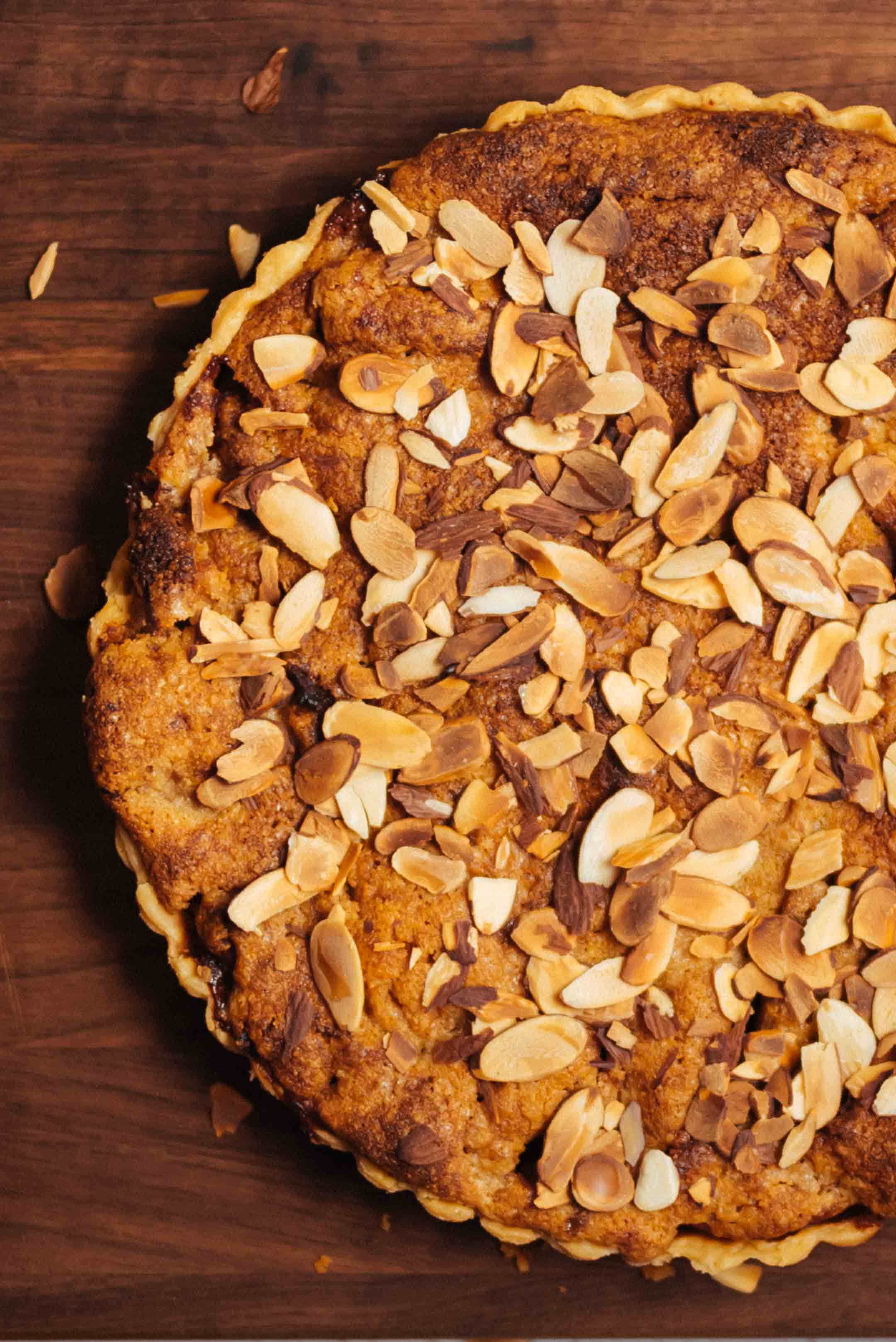 Close up look at an easy Almond Apple Tart you should make this fall or for your Thanksgiving dessert inspired by our trip to London #tart #recipe #apple
