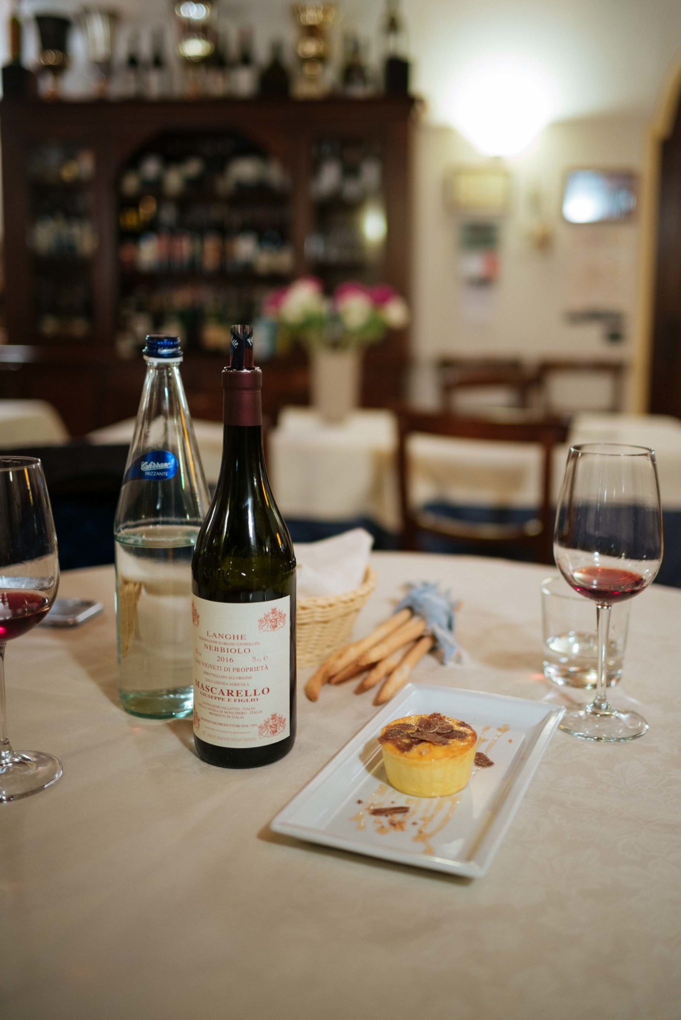 Restaurant Tra Arte E Querce in Monchiero owned by an award winning truffle hunter