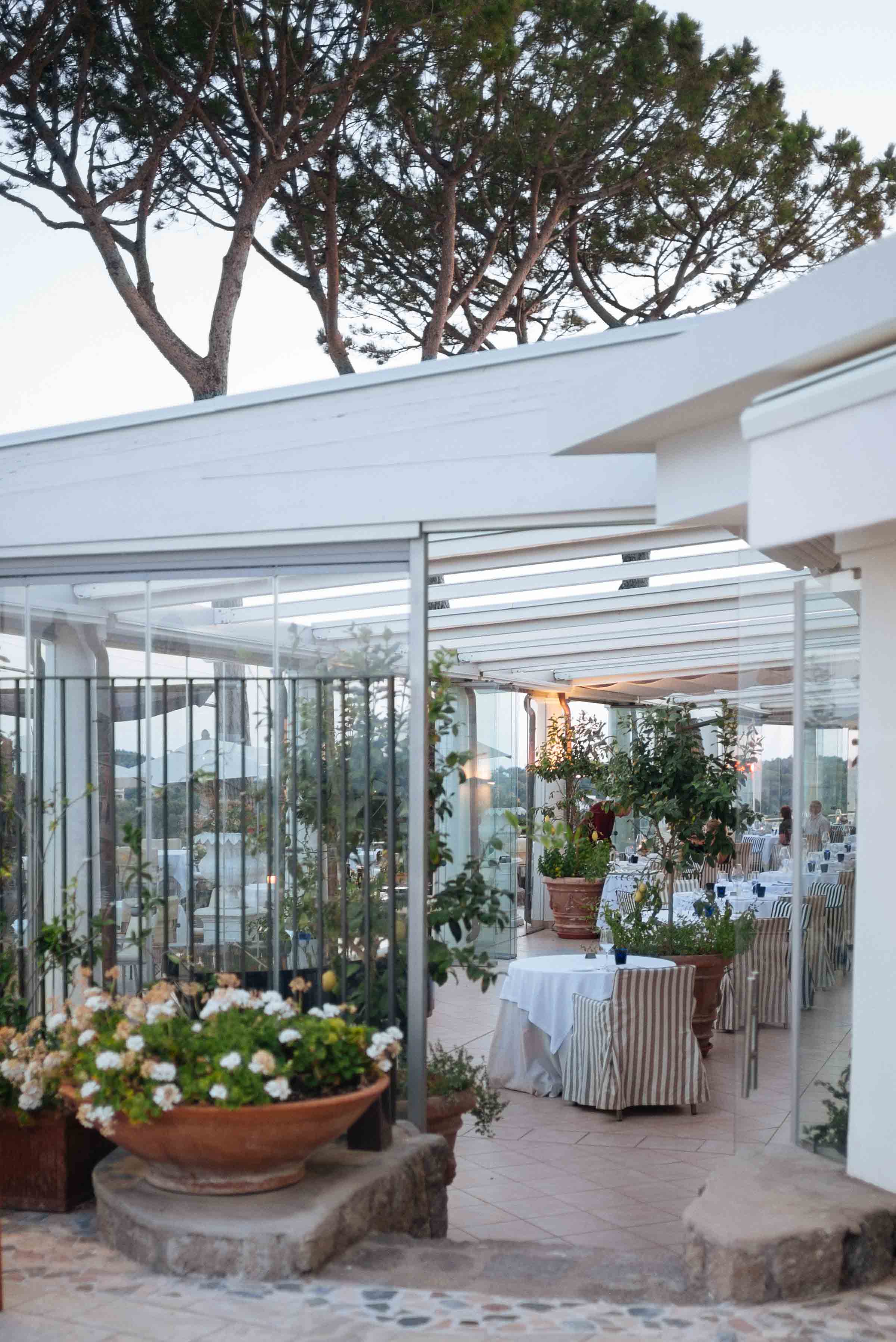 San Montano Resort offers several dining options including a Franco's gourmet restaurant and Acropoli Bar incredible pizza lunch at the pool bar | thetasteedit.com #italy #travel #hotel #spa