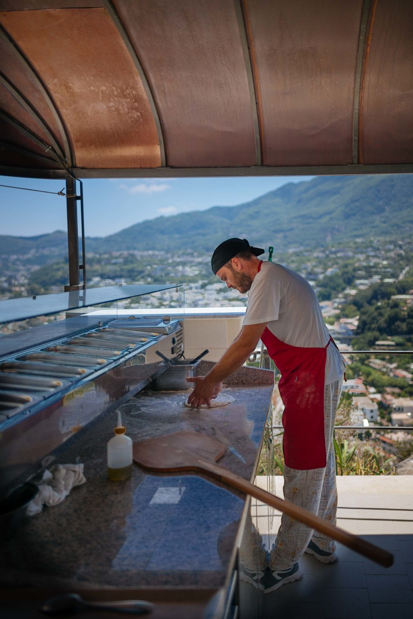 Enjoy San Montano Resort & Spa Acropoli Bar making Neapolitan pizzas in a wood-fire kitchen overlooking the pools and bay - perfect for lunch | thetasteedit.com #italy #travel #hotel #pizza