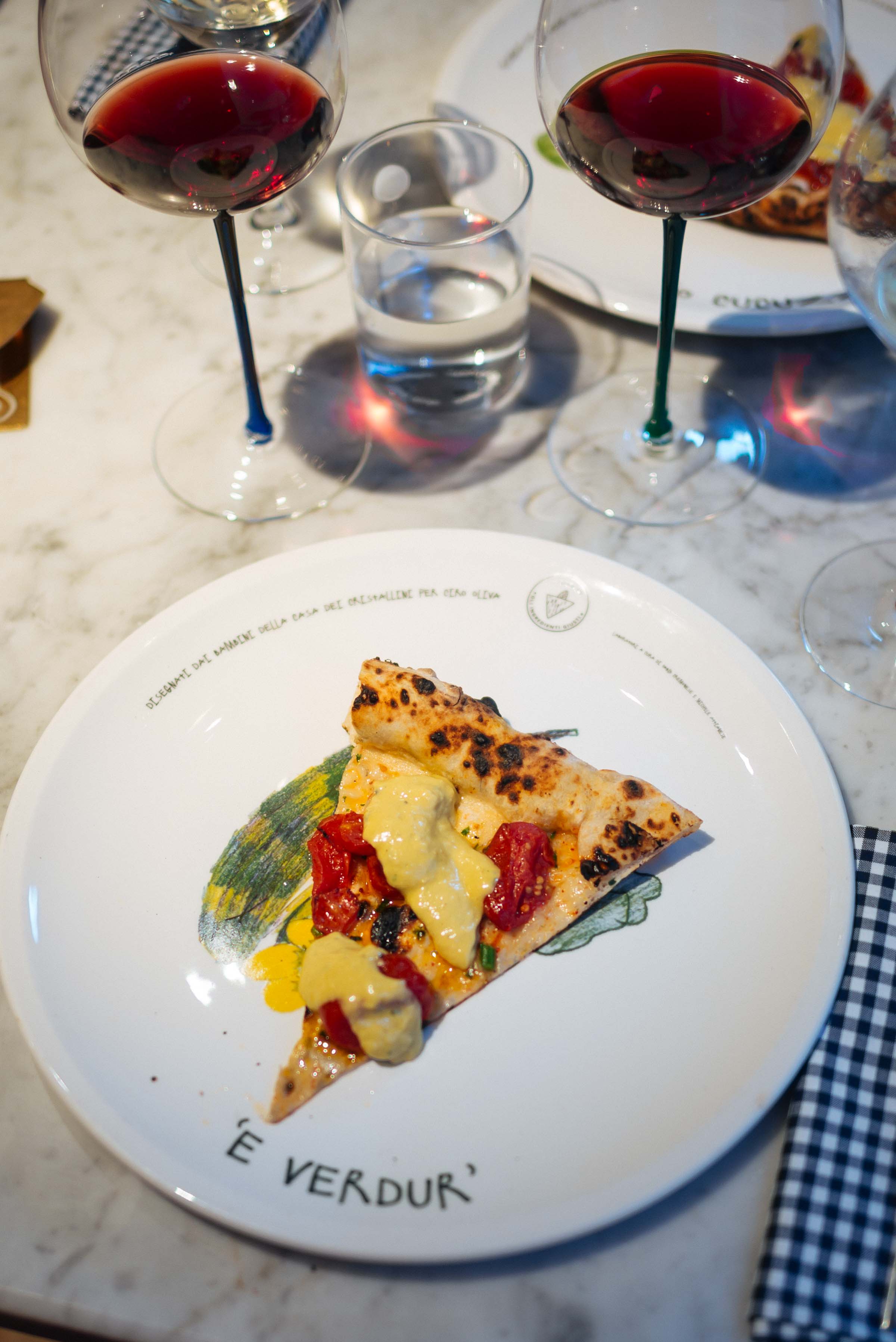 The best clam pizza you'll find in the world. Go to this restaurant in Italy for the meal of your life! #italy #restaurant #pizza #napoli #naplesitaly