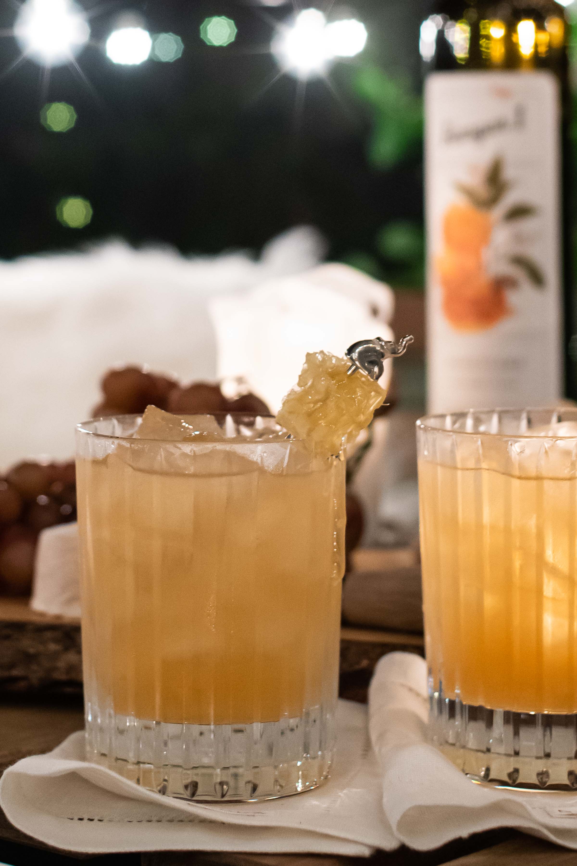 Make a Beekeeper cocktail at your next party with Hangar 1 Distillery’s honeycomb vodka, lemon juice, honey simple syrup, and garnish with fresh honeycomb. Sponsored by @Hangar1distillery.