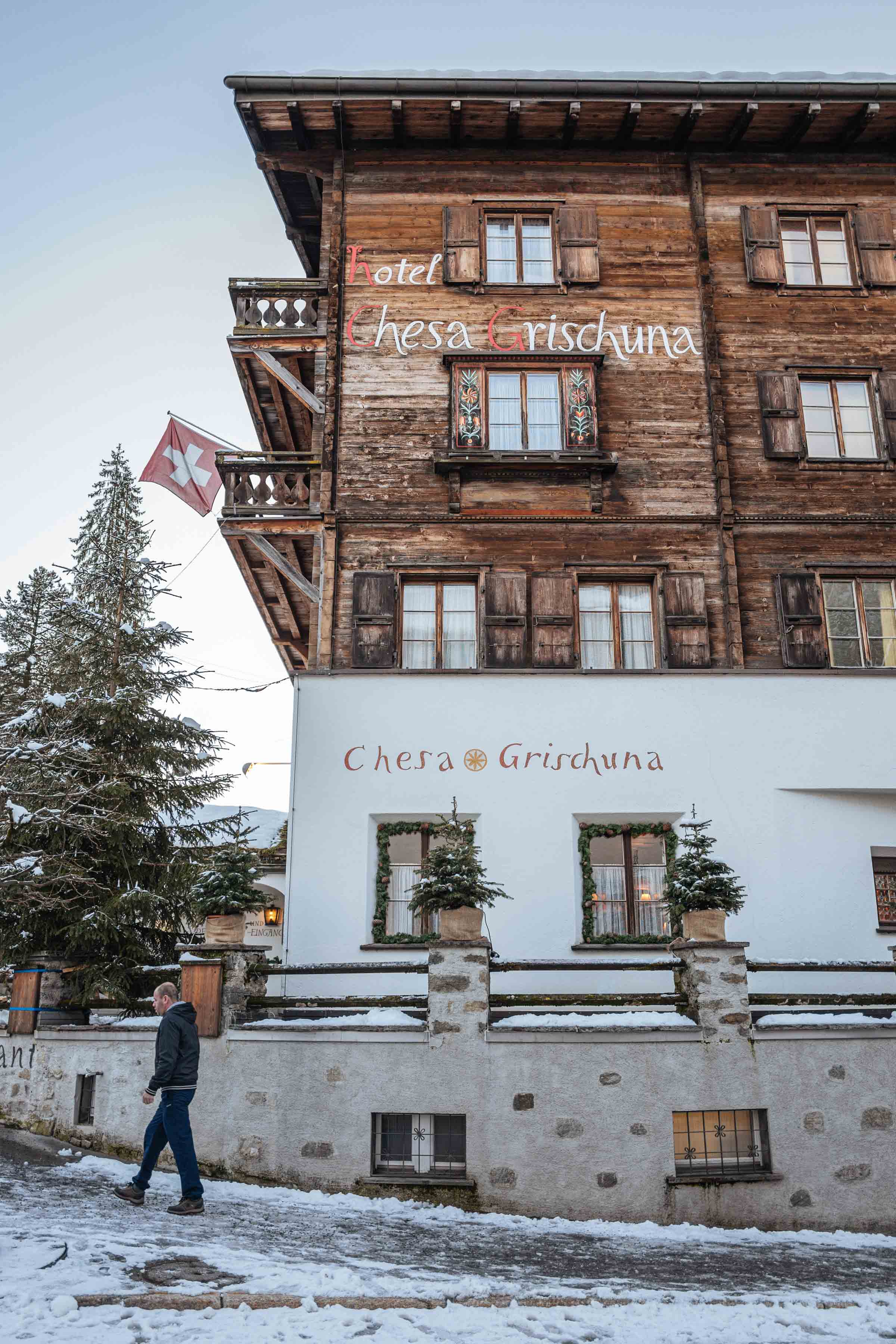 Planning a trip to Switzerland in the winter? Skip Zermatt, Interlaken, or St. Moritz and try this unpretentious Swiss ski resort town. It’s known as a royal and celebrity vacation ski hotspot. This is the famous Hollywood hotel to stay at in the alpine village. | thetasteedit.com #travel #switzerland #winter #alps #hotel