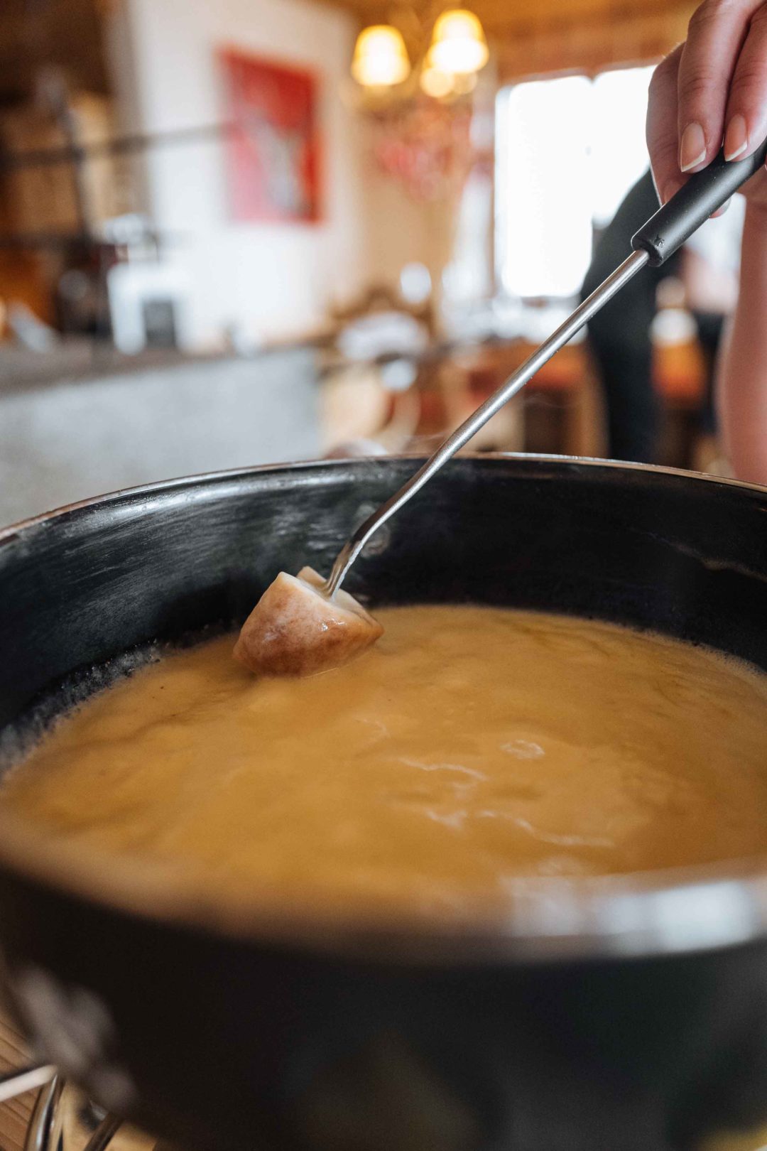 How To Eat Fondue Like The Swiss Rules For Swiss Fondue The Taste Edit 