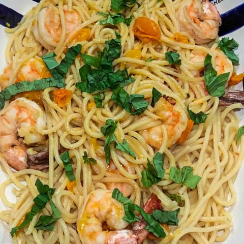 Italian shrimp pasta with cherry tomatoes and basil | thetasteedit.com #recipe #pasta #italian