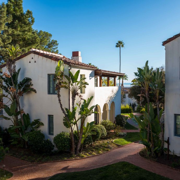 Stay at the luxury hotel overlooking the American Rivera in Santa Barbara Hotel Bellmond El Encanto | thetasteedit.com