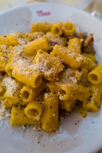 Trattoria da Enzo makes a delicious carbonara pasta in Rome, THe Taste Edit #pasta #carbonara #rome #italy