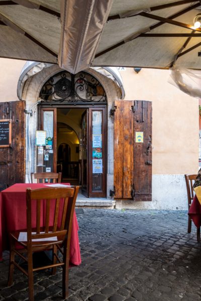 Where to choose the best seat in a restaurant in Rome, The Taste Edit #rome #restaurant #italy #traveltip