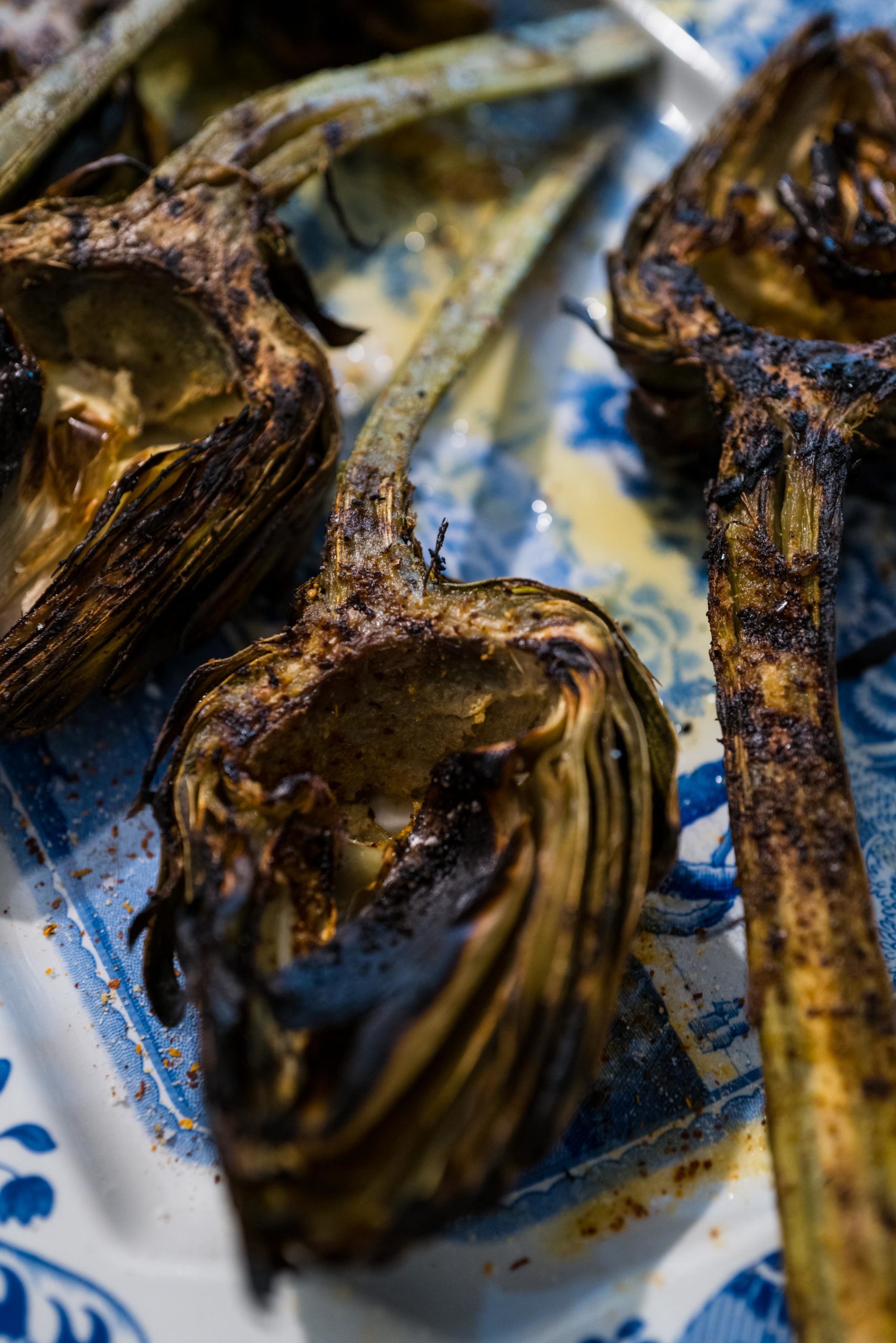 Easy grilled artichokes are an easy vegetarian side dish for parties, The Taste Edit #artichokes #recipes #grilling