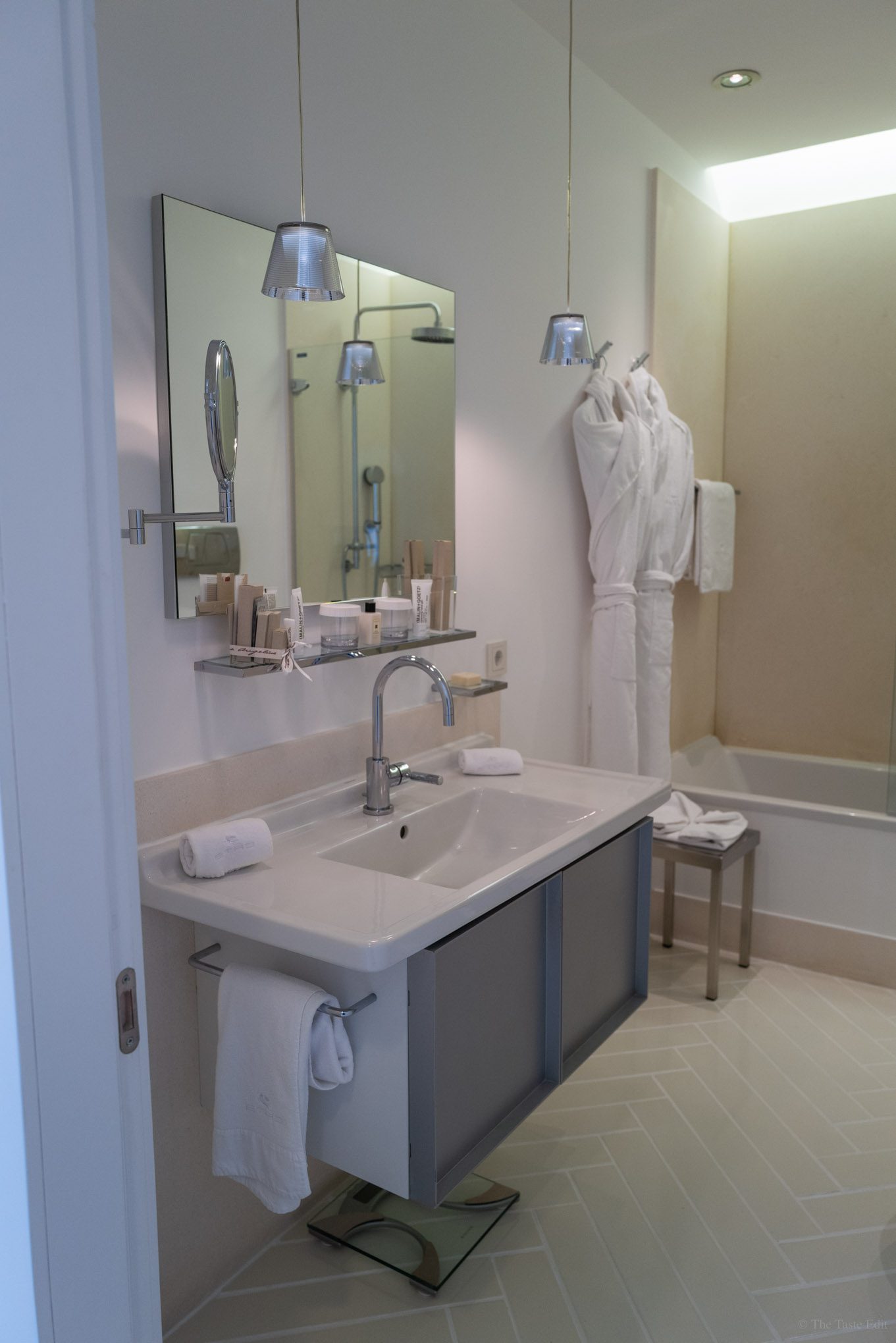 Rooms at Casa Angelina hotel in the Amalfi Coast bathroom