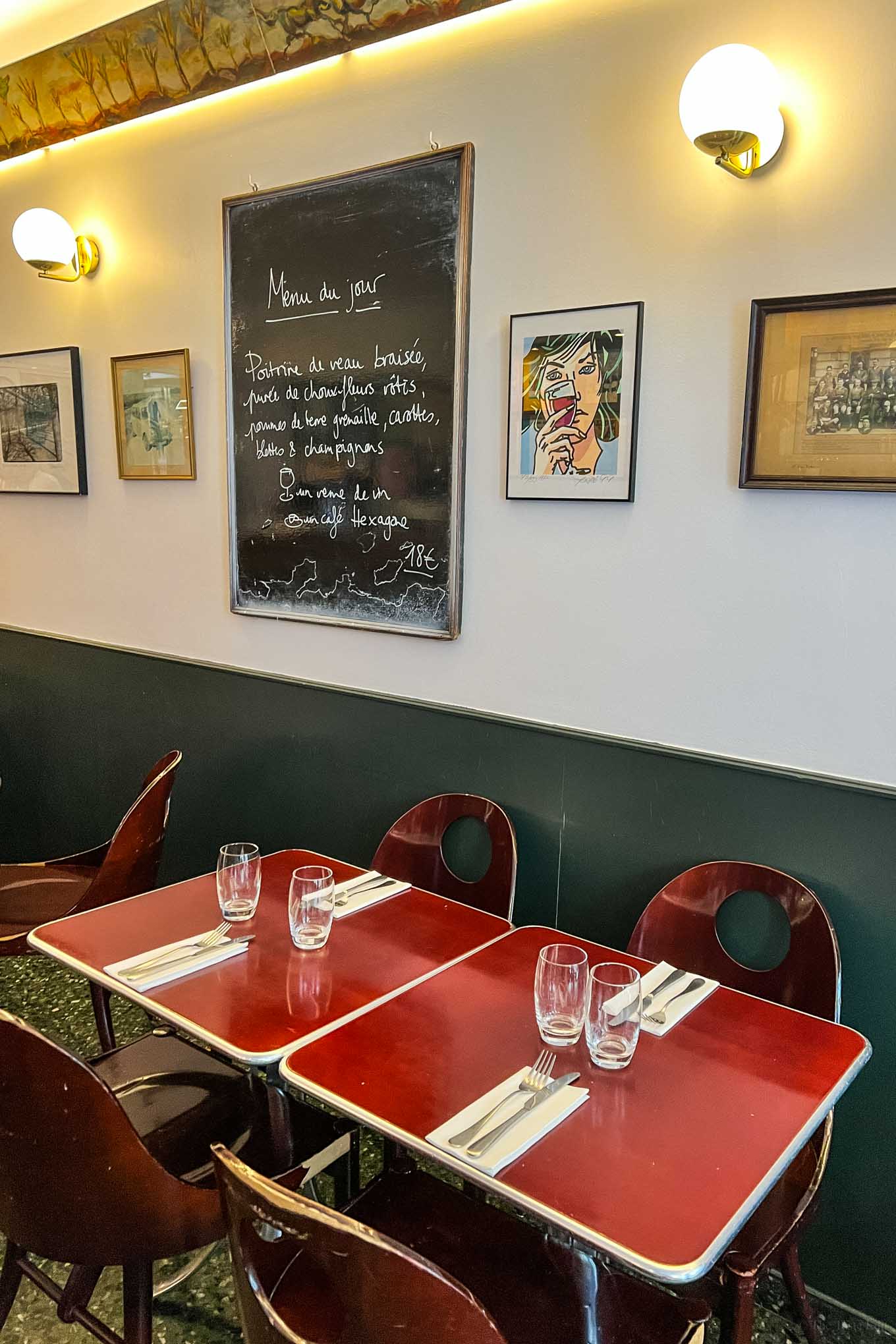 Inside of the juveniles Paris restaurant