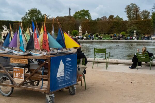 what to do with children in paris - rent boats in the jardin de tuileries