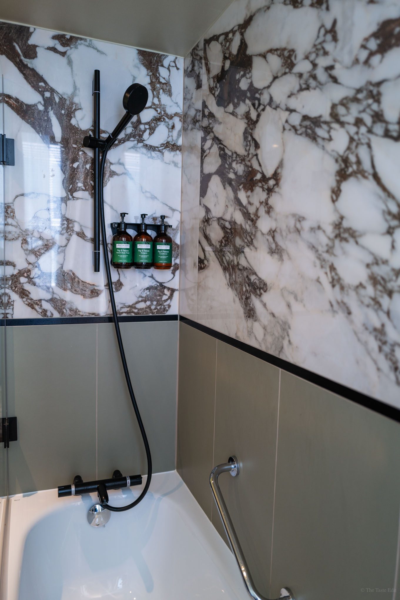 large marble showers with full sized shampoo and soaps at voco Paris Porte de Clichy