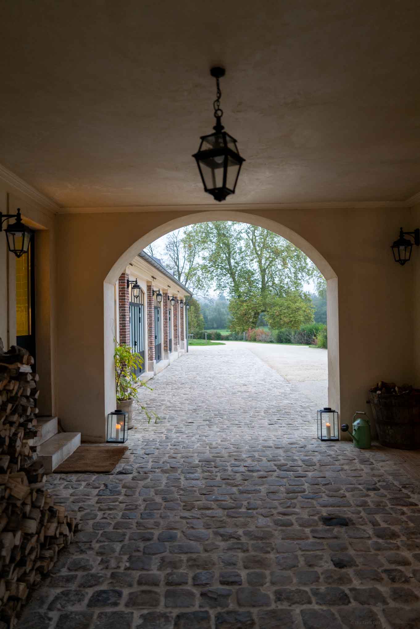 Le Doyenne Restaurant in France outside of Paris with natural wine and garden